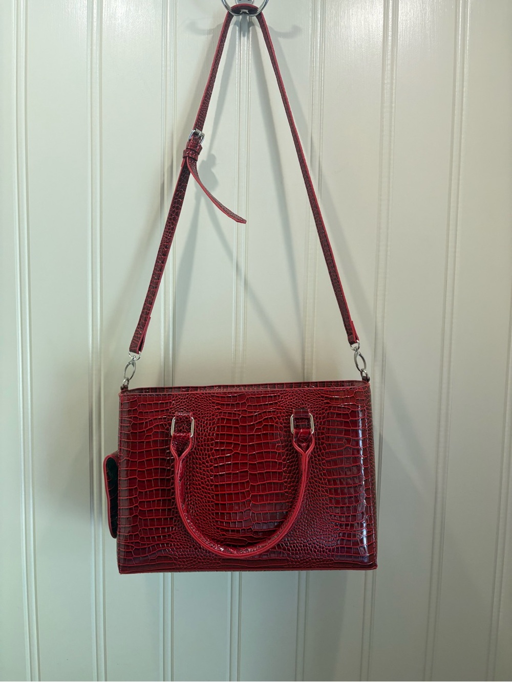 Croc-Embossed Red Shoulder Bag with Adjustable Strap - Picture 2 of 7